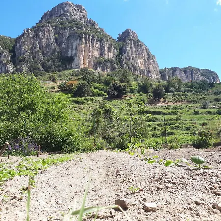 فندق مبيت وإفطار Taccu Maccu Ulassai